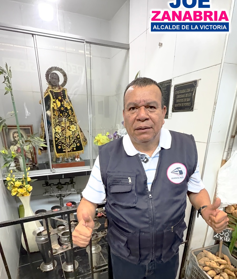 Joe Zanabria Soberón en un negocio del distrito